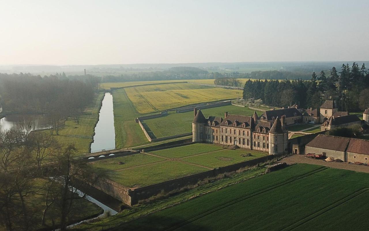 Chateau De La Riviere Bed & Breakfast Pontgouin Exterior photo